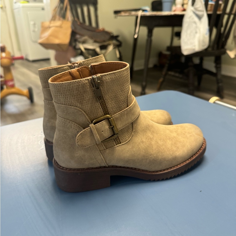 Elegant Beige Ankle Boots with Buckle